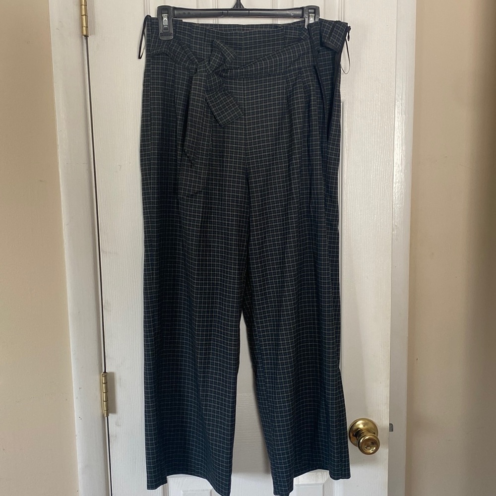 Cropped Plaid pants